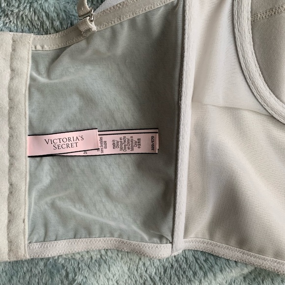 Victoria’s Secret Corset - Picture 9 of 10
